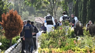 Karabulut ailesinin avukatı Rezan Epözdemir mezarlıkta açıklama yaptı