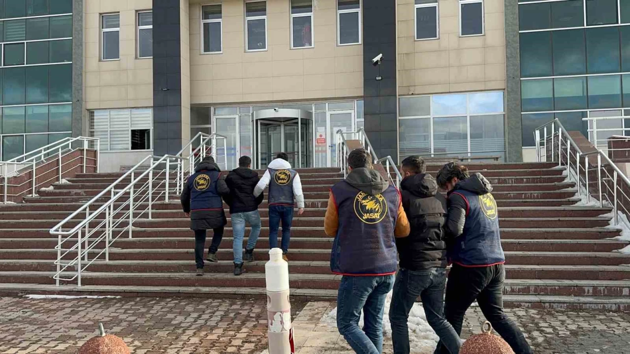 Kars'ta biri FET/PDY terr rgt yesi 3 kii yakaland