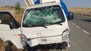 Krkkale'de eya ykl kamyonet kaza yapt: 2 yaral