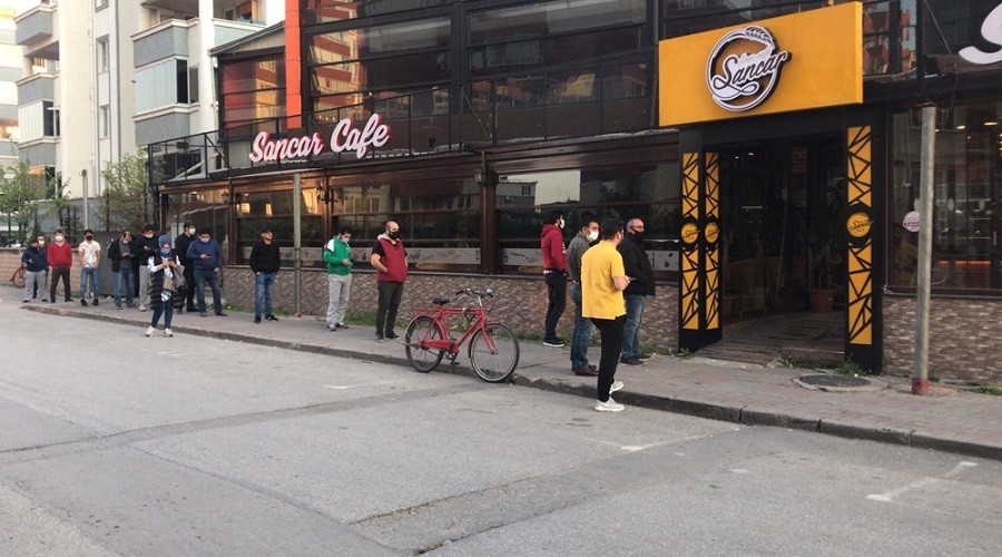 K�s�tlamaya ra�men pide kuyru�u