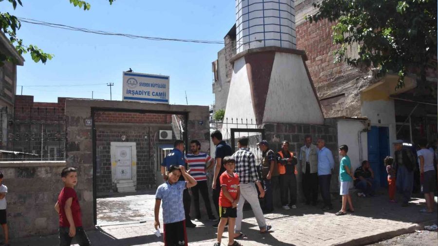 Klimadan çıkan yangın camide hasara yol açtı