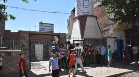 Klimadan çıkan yangın camide hasara yol açtı