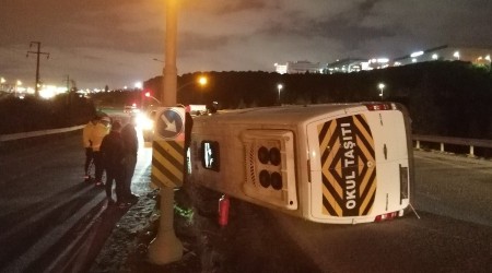Kocaeli'de işçileri taşıyan servis minibüsü devrildi: 6 yaralı