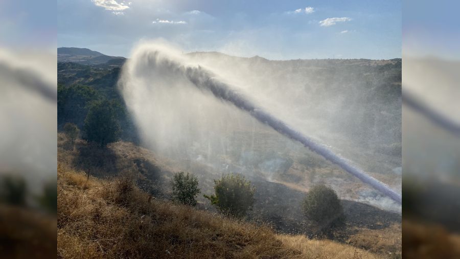 Kuru otlarla kapl� arazide ��kan yang�n s�nd�r�ld�