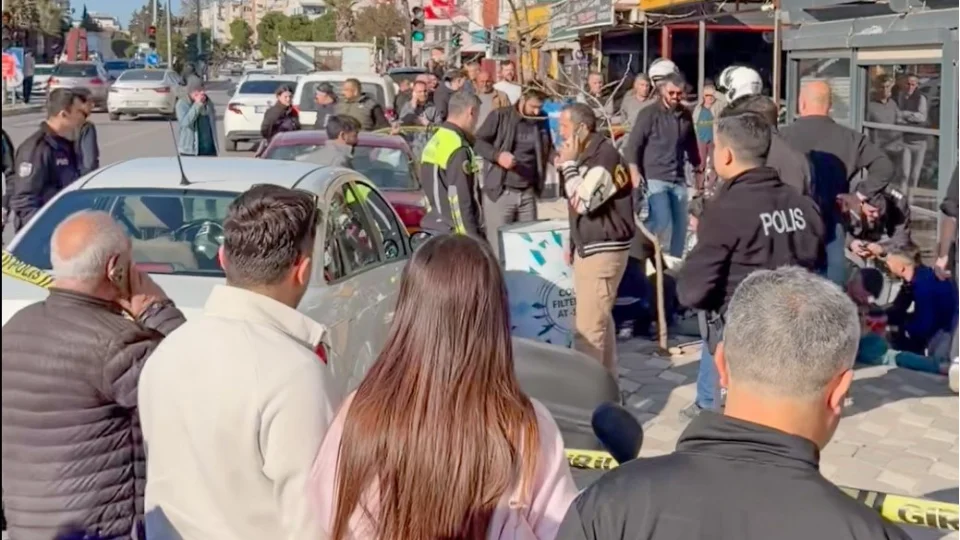 Manisa'da hi� u�runa kimi katil, kimi maktul oldu: 1 �l�, 2 a��r yaral�