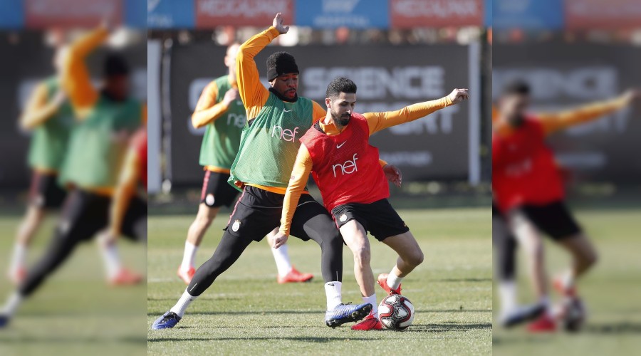 M�jde! Emre tak�mla �al��t�