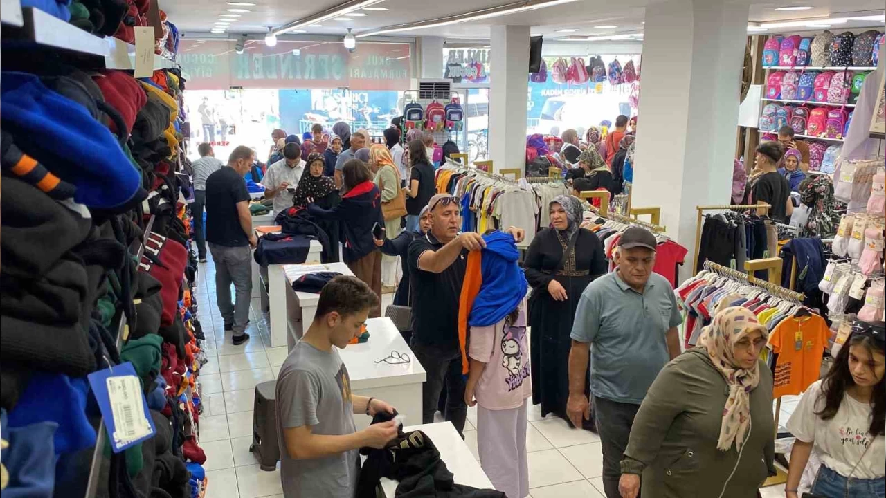 Okul alışverişinde son gün yoğunluğu