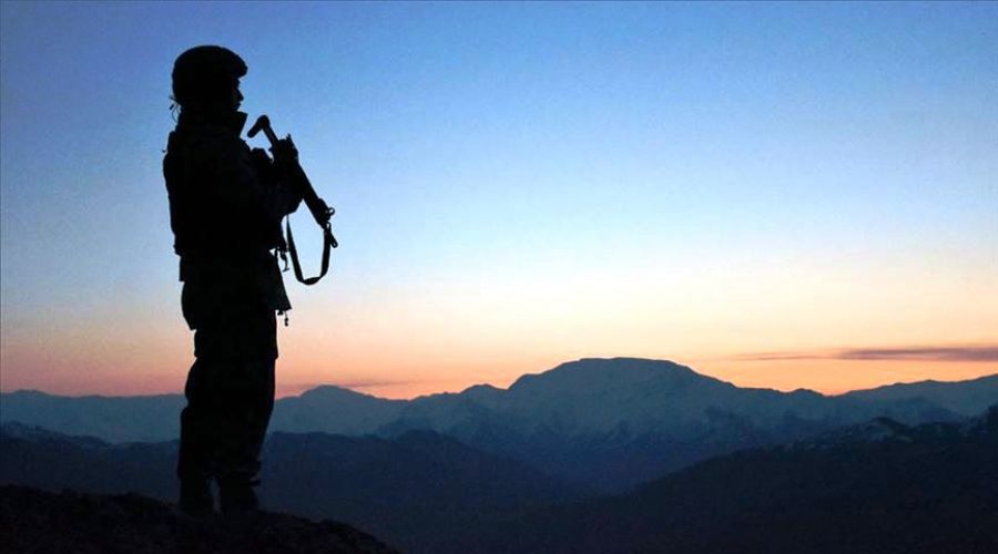 Örgütten kaçan 4 PKK'lý daha güvenlik güçlerine teslim oldu