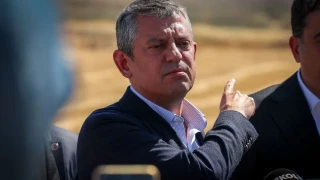 �zg�r �zel, �mamo�lu'nu cezaevinde ziyaret etti