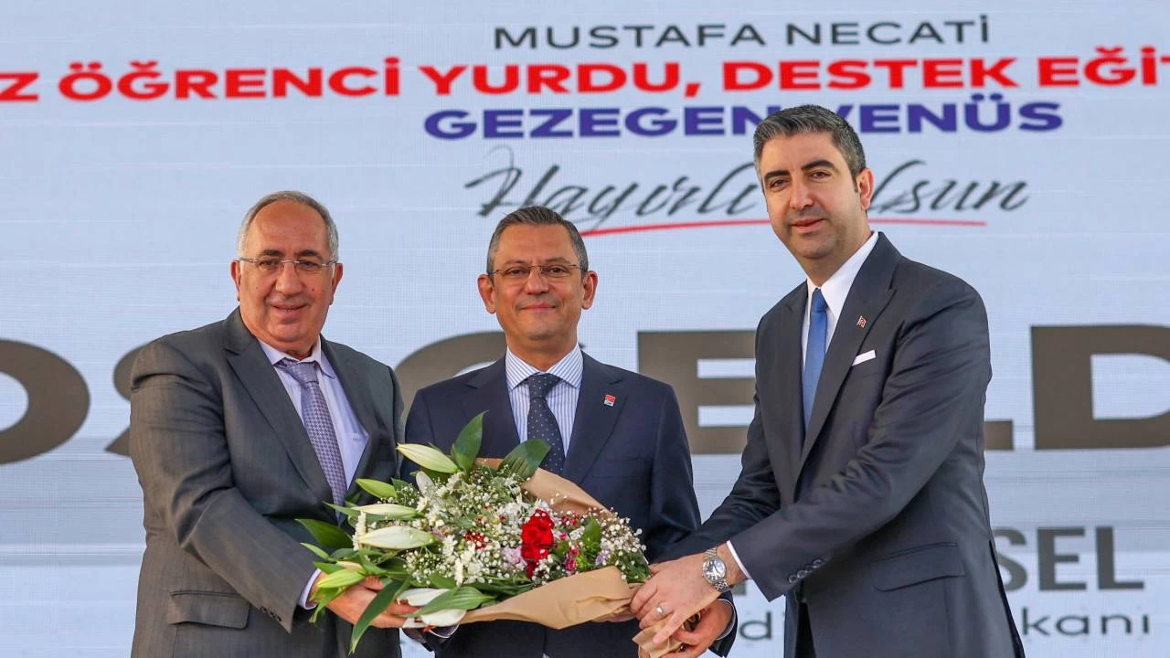 Özgür Özel Kartal'da açılış törenine katıldı: Genç başkanlar başardıkça daha çok gencin önü açılacak