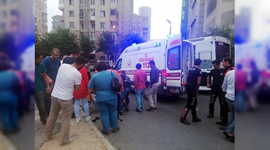 Seken kur�un yoldan ge�en kad�n� vurdu