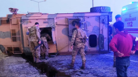 Siirt'te zırhlı askeri araç devrildi