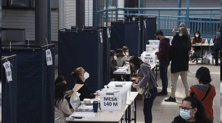 Şili'de halk sandık başına gitti