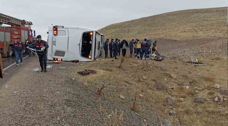 Sivas'ta yolcu otobüs devrildi: 7 ölü, 30 yaralı