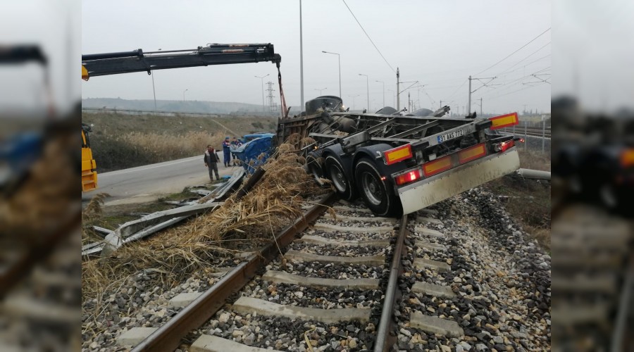 S�t tankeri demiryoluna devrildi: 2 �l� 