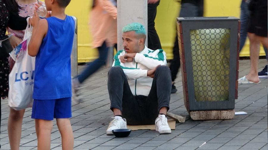Taksim'de Monaco vatanda dilenci yakaland