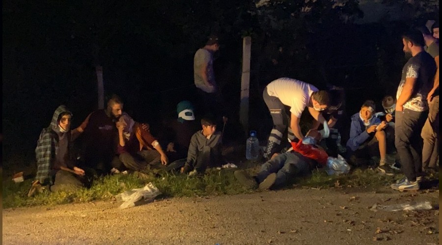Tarım işçilerini taşıyan traktör devrildi: Yaralı var