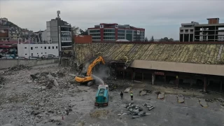 Trabzon'da 36 yllk eski otogarn ykm tamamland