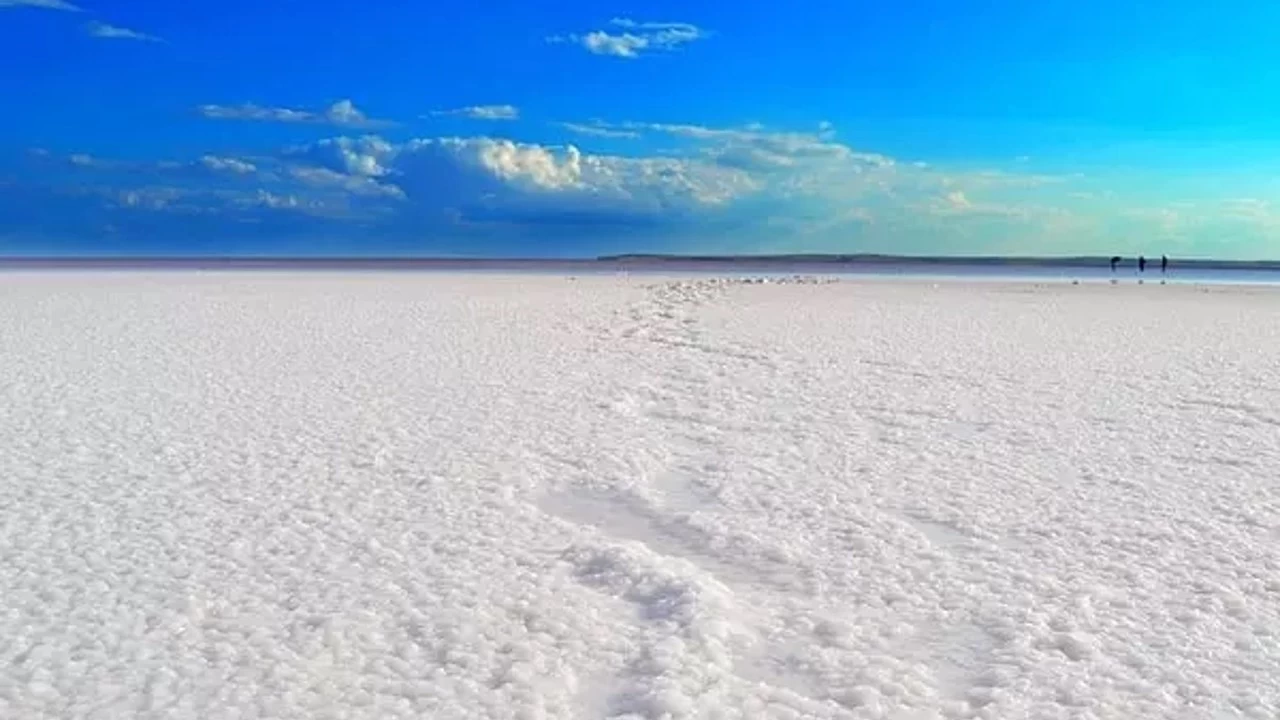 Tuz Gölü, süreklilik arz eden tuz katmanlarına sahiptir