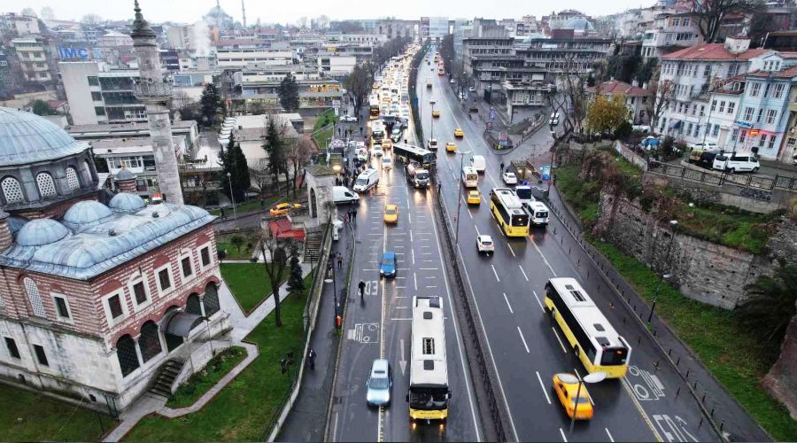 Unkapan�'nda �ETT otob�sleri �arp��t�:8 yaral�