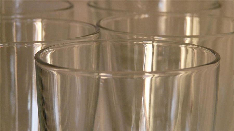 �nl� cam fabrikas� �retimi durdurdu