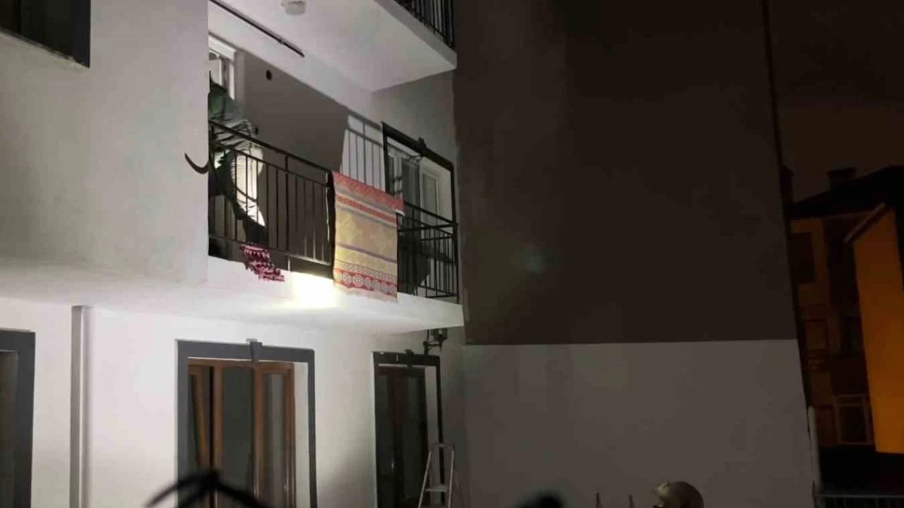 Uyuyakalan karsn balkondan girerek uyandrd