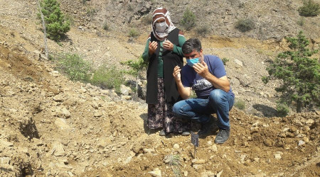 10 yıl sonra eşini yeniden defnetti
