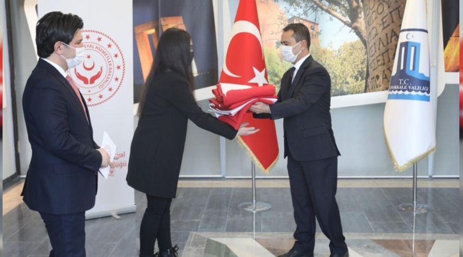 18 Mart i�in T�rk bayra�� �anakkale'ye ula�t�