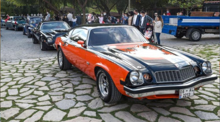 400 klasik otomobil Altnda'da buluuyor
