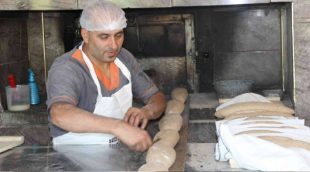 50 derece sıcakta ateş başında çalışıyorlar