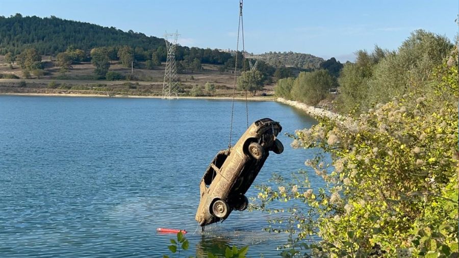 7 yıl önce çalınan otomobil gölette bulundu
