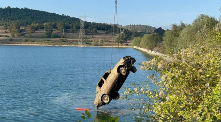 7 yıl önce çalınan otomobil gölette bulundu