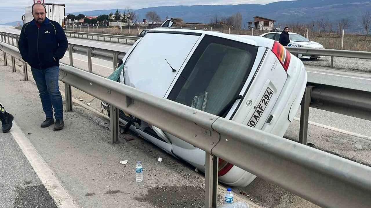 90 metre sürüklendi bariyerlere asılı kaldı