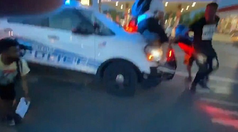 ABD'de polis arac� kalabal��a dald�