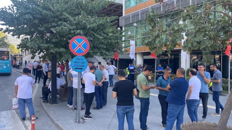 Adana'daki deprem Kahramanmara�'ta korkuya neden oldu