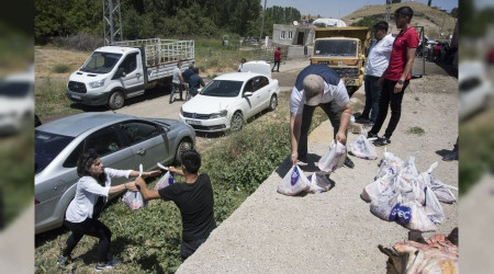 Ahlat derneklerinden 900 aileye kurban eti