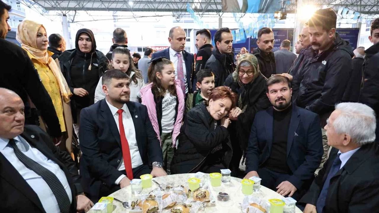Ak�ener semt pazar�nda vatanda�larla iftar a�t�