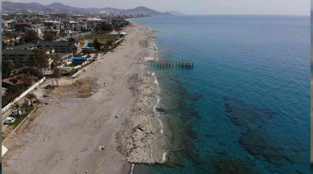 Alanya sahillerinde deniz suyu ekildi