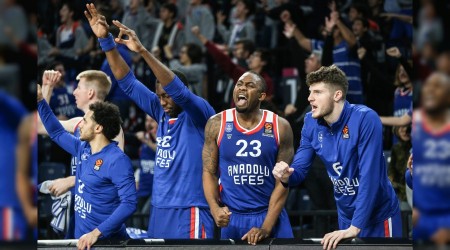Anadolu Efes zor deplasmanda