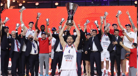 Anadolu Efes'in gözü 3 kupada