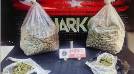 Aracından 4 kilo 440 gram uyuşturucu çıkan sürücü kıskıvrak yakalandı