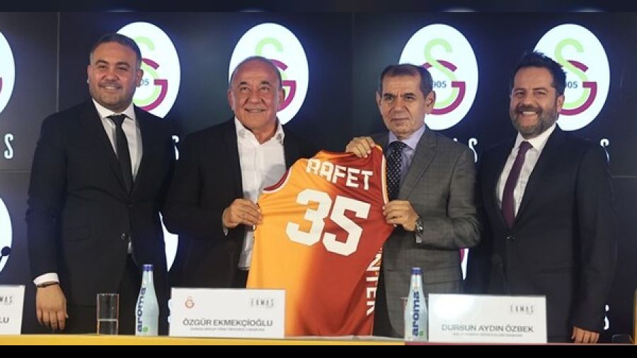 Aslan potada kabuk değiştiriyor