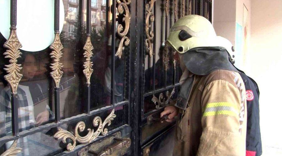 Avc�lar'da hafta sonu okulda mahsur kalan k�zlar� kurtarma operasyonu
