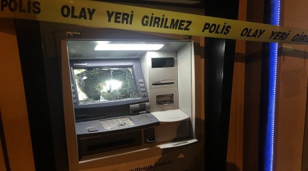 Babasına kızdı ATM’yi parçaladı