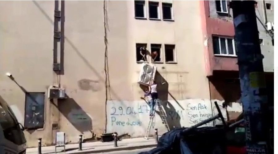 Bayrampaşa'da klima sökenler görenlere pes dedirtti