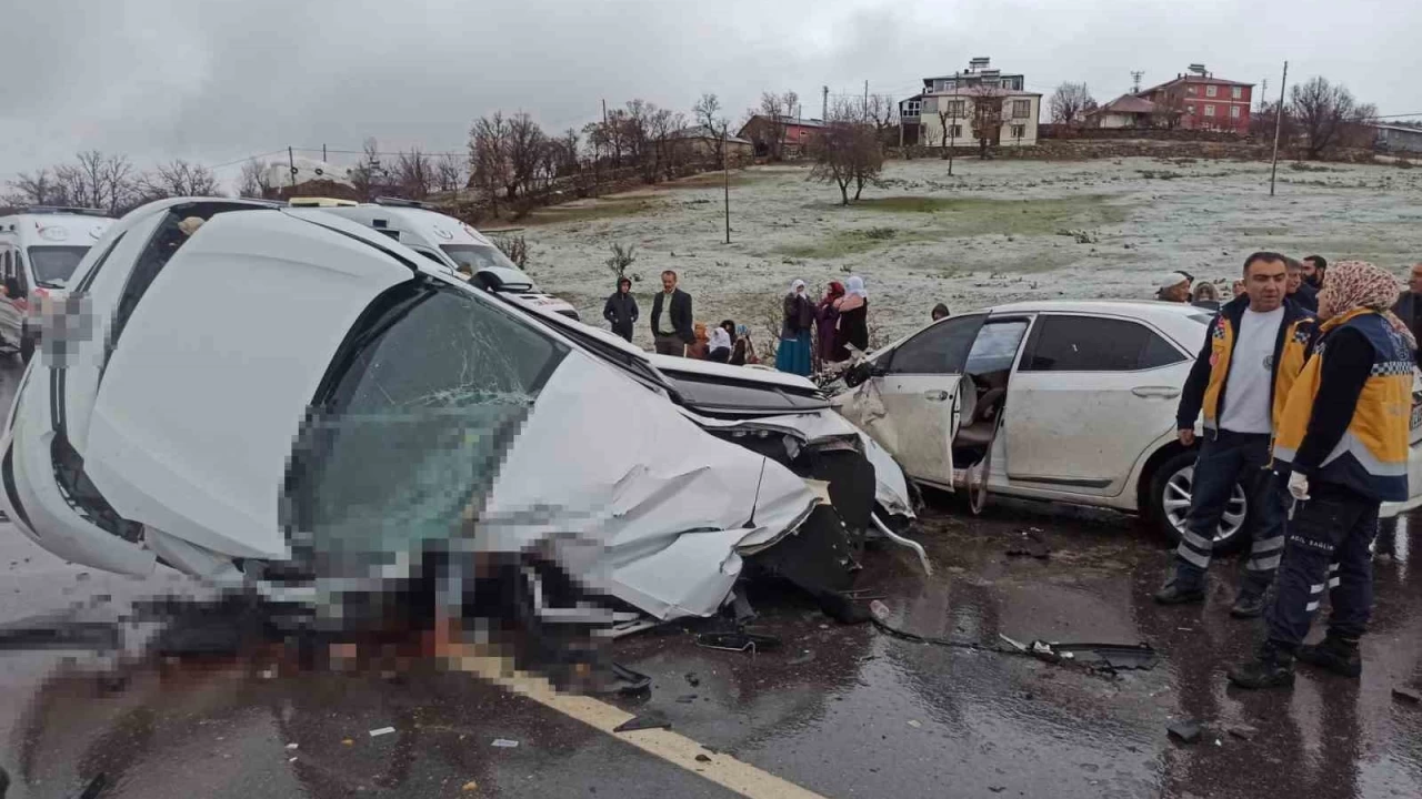 Bingöl'de trafik kazası: 1 ölü, 4 yaralı