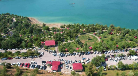 Binlerce vatandaş Menzelet Mesire Alanı'na akın etti