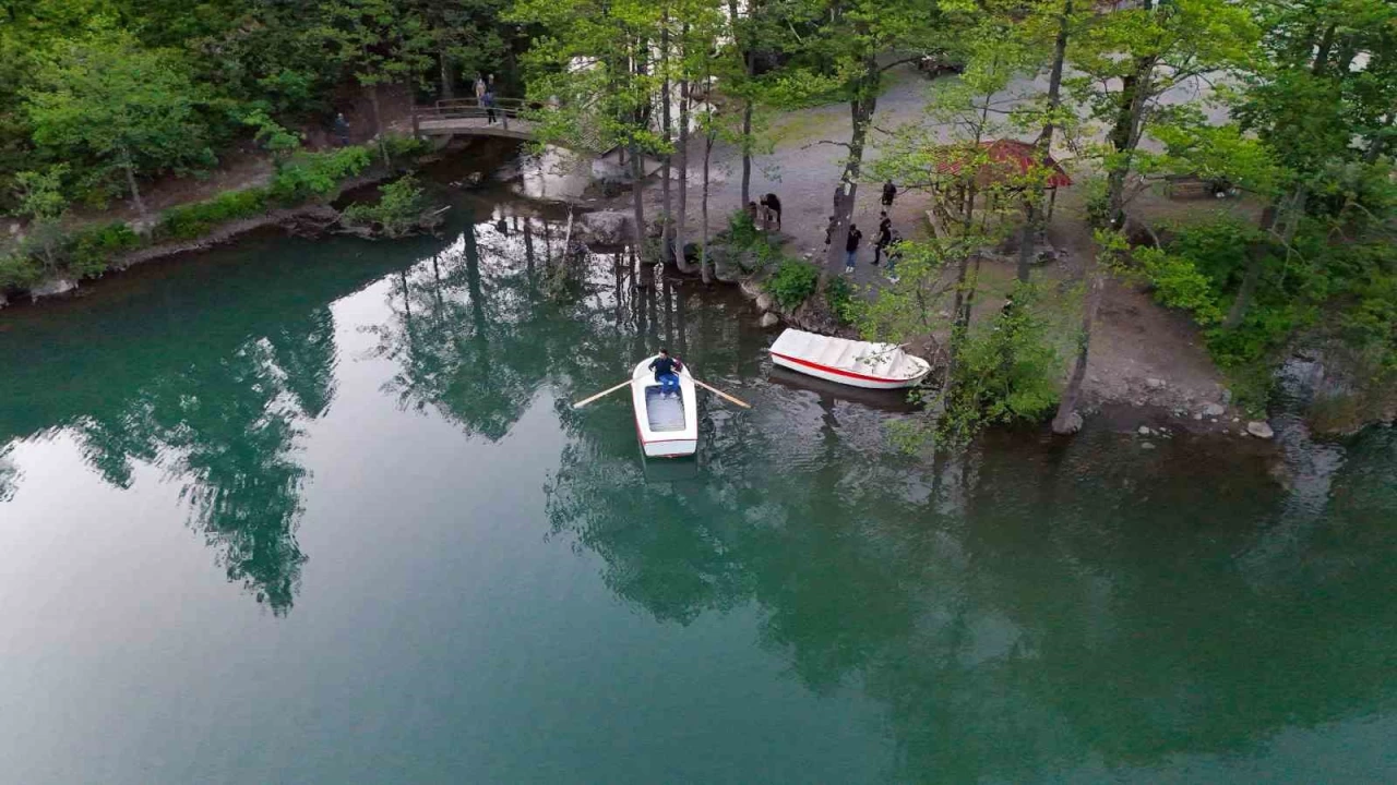Borçka Karagöl Tabiat Parkı ziyaretçi akınına uğradı