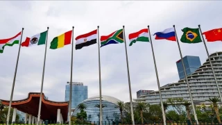 BRICS'ın kapısında kuyruk var!