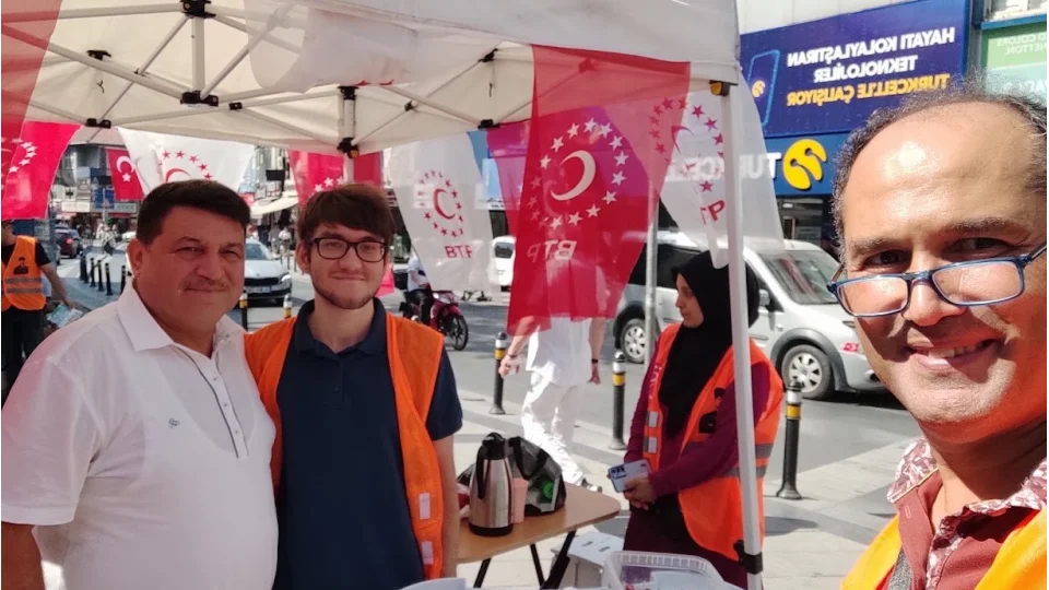 BTP Küçükçekmece’den Sefaköy’de stant çalışması: Gençlerden yoğun ilgi